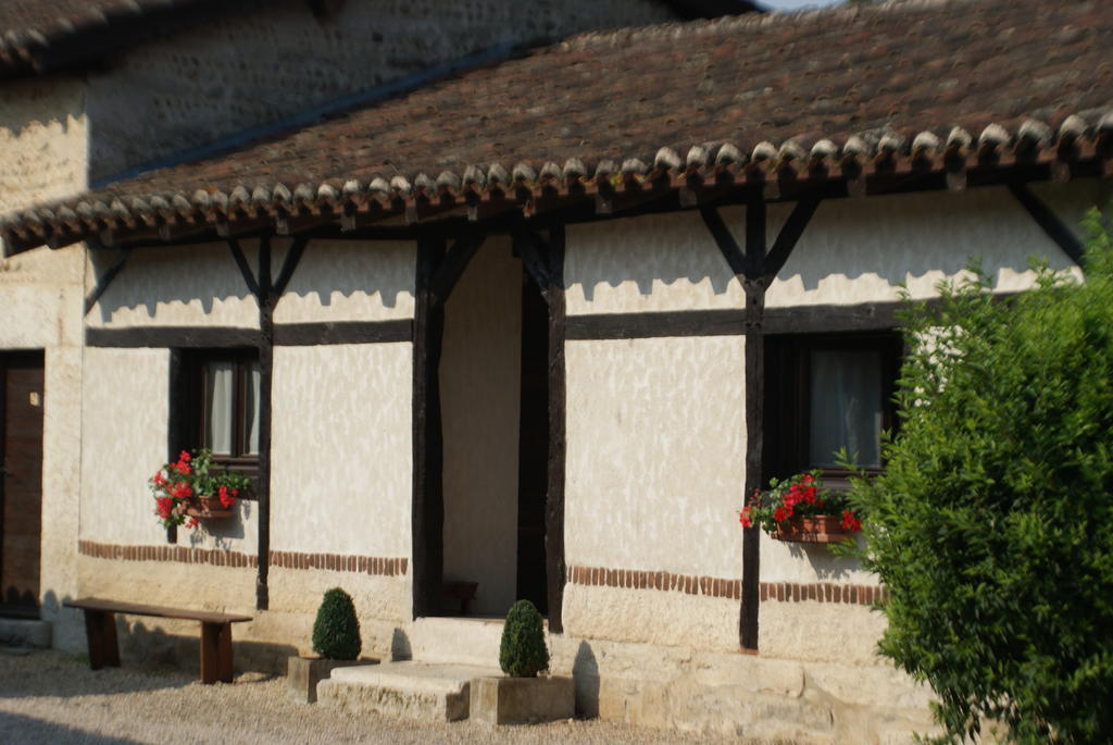 Le Moulin De Champagne Viriat Exterior foto